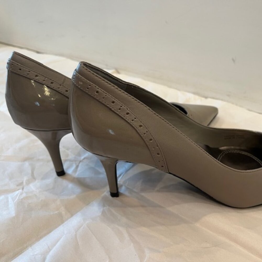Tahari pumps - Picture 6 of 9